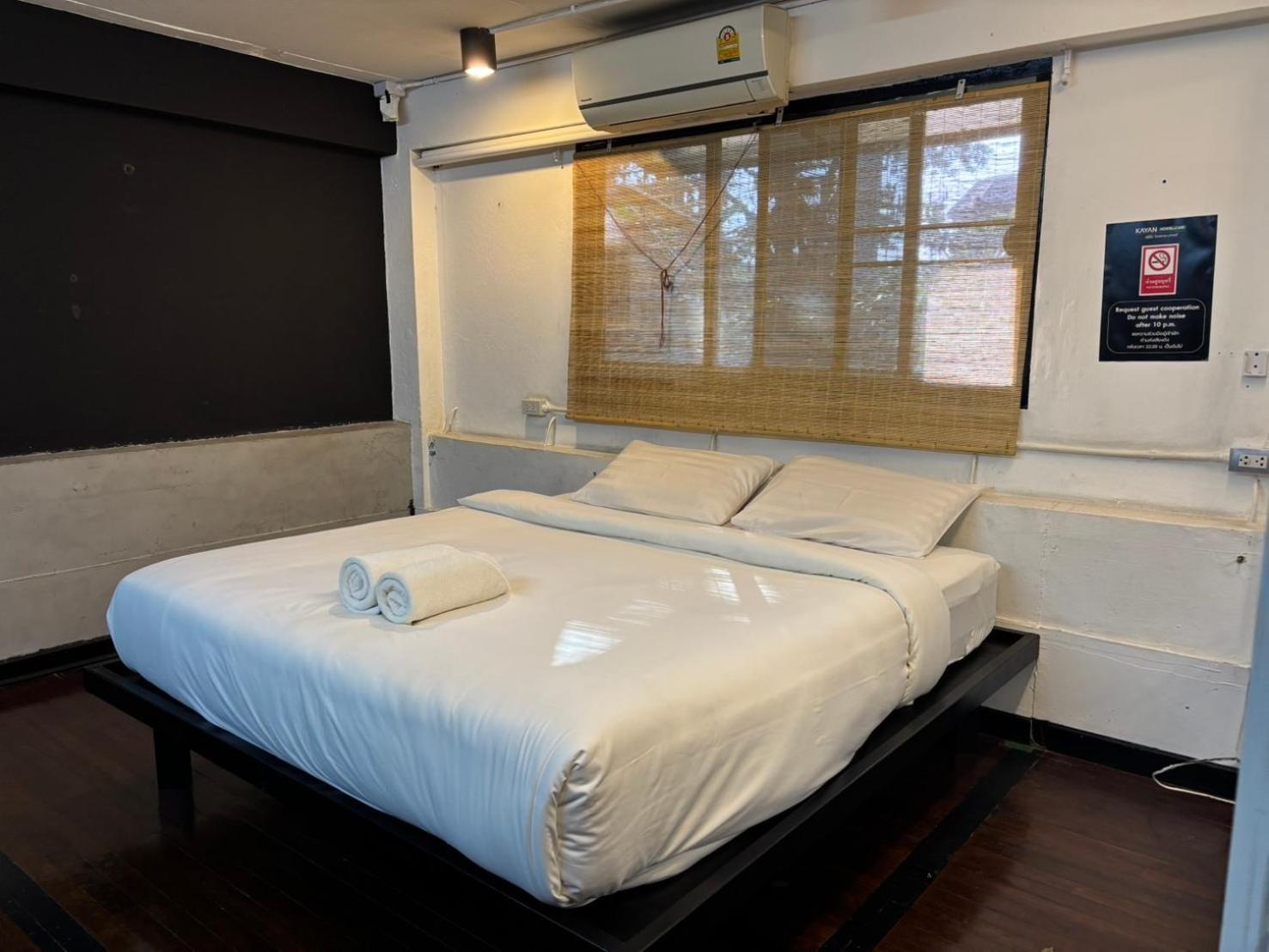 Kayan Hostel Chiang Mai Exteriör bild